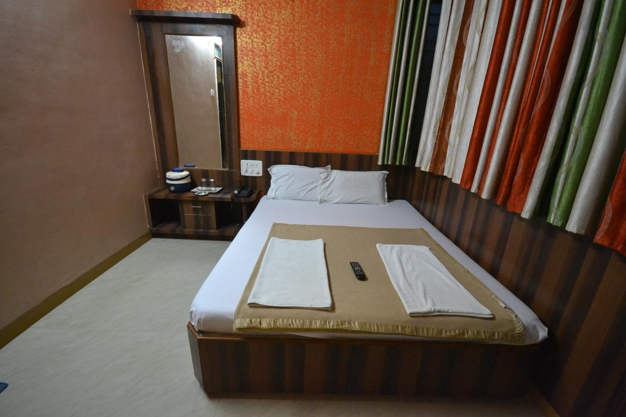 Hotel Sai Hari Prasad Ширди Экстерьер фото