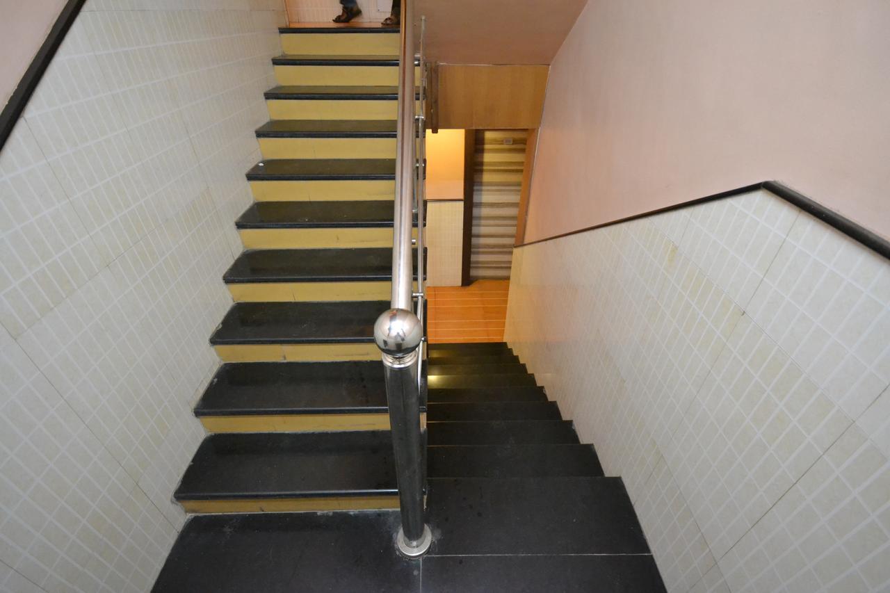 Hotel Sai Hari Prasad Ширди Экстерьер фото
